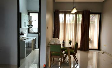 DISEWAKAN Townhouse BINTARO pet friendly semi furnished, tangerang