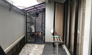 DISEWAKAN Townhouse BINTARO pet friendly semi furnished, tangerang