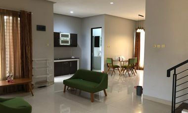 DISEWAKAN Townhouse BINTARO pet friendly semi furnished, tangerang