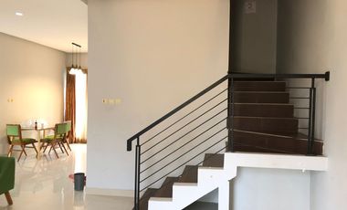 DISEWAKAN Townhouse BINTARO pet friendly semi furnished, tangerang