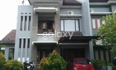 RUMAH DALAM PERUMAHAN ELITE di Palagan, Posisi Hoek