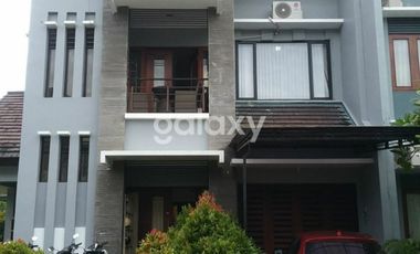 RUMAH DALAM PERUMAHAN ELITE di Palagan, Posisi Hoek