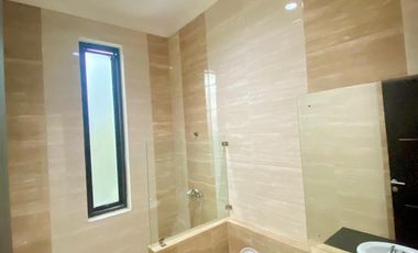 JUAL CEPAT RUMAH GADING RESIDENCE KELAPA GADING 2 SETENGAH LANTAI JEN