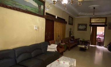 Rumah Luas Nyaman Nuansa Vintage Manahan Solo