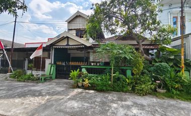 Rumah Luas Nyaman Nuansa Vintage Manahan Solo