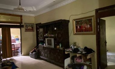 Rumah Luas Nyaman Nuansa Vintage Manahan Solo