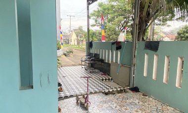 MURAH HOOK Luas 136 Rumah Depan Taman Dekat Pondok Ungu Bekasi Babelan