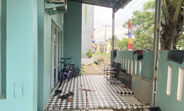 MURAH HOOK Luas 136 Rumah Depan Taman Dekat Pondok Ungu Bekasi Babelan