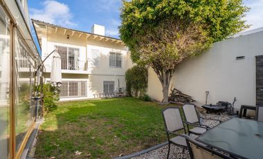 Casa en lote propio -  Villa Pueyrredon - 6 dormitorios - jardin - quincho - cochera