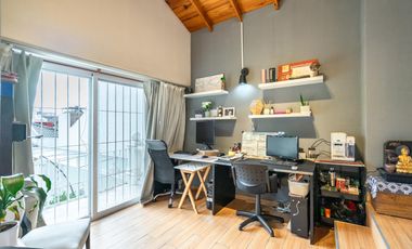 Casa en lote propio -  Villa Pueyrredon - 6 dormitorios - jardin - quincho - cochera