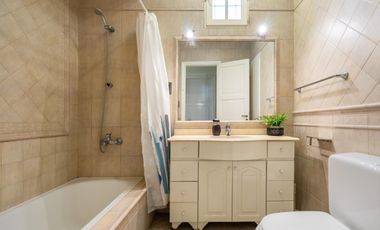 Casa en lote propio -  Villa Pueyrredon - 6 dormitorios - jardin - quincho - cochera