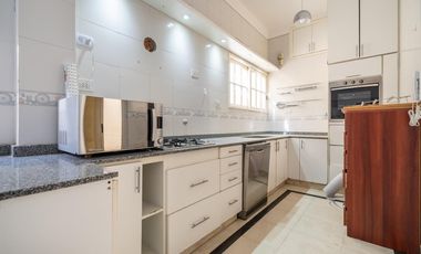 Casa en lote propio -  Villa Pueyrredon - 6 dormitorios - jardin - quincho - cochera