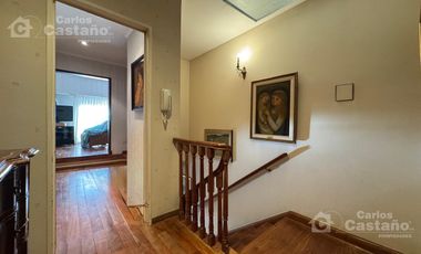 Exc. Casa 5 Amb. con Fondo, Piscina y Ascensor