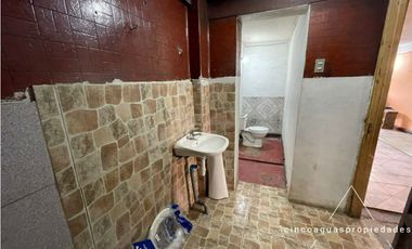 Casa con local comercial a pasos de Mall Plaza Norte