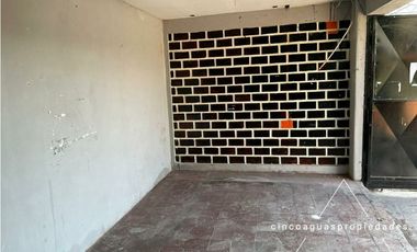 Casa con local comercial a pasos de Mall Plaza Norte