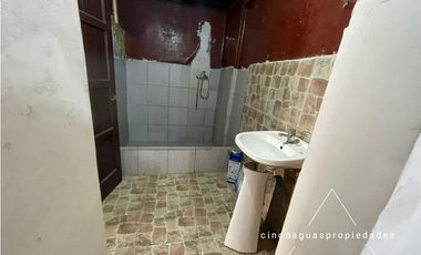 Casa con local comercial a pasos de Mall Plaza Norte