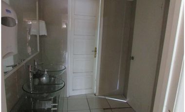 Casa adaptada para centro de oficinas o restaurante