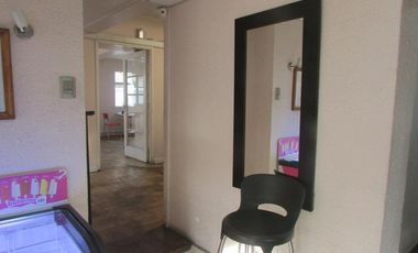 Casa adaptada para centro de oficinas o restaurante