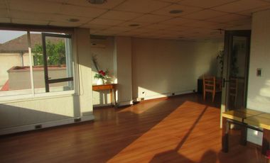 Casa adaptada para centro de oficinas o restaurante