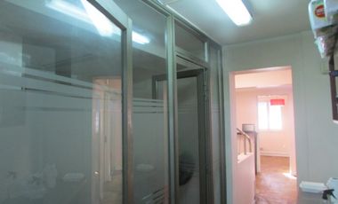 Casa adaptada para centro de oficinas o restaurante