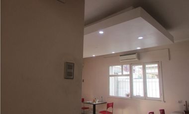 Casa adaptada para centro de oficinas o restaurante