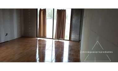 Parcela con gran casa en construcción en Foresta de Zapallar