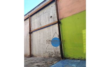 Galpón, bodega con casa y local comercial