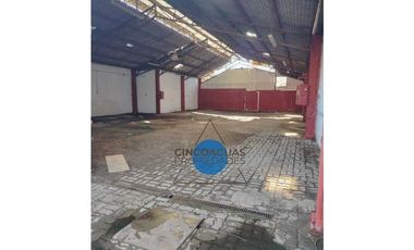 Galpón, bodega con casa y local comercial