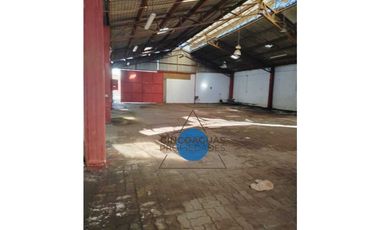 Galpón, bodega con casa y local comercial