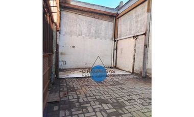 Galpón, bodega con casa y local comercial