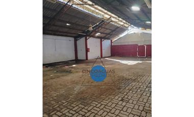Galpón, bodega con casa y local comercial
