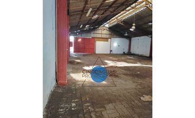 Galpón, bodega con casa y local comercial