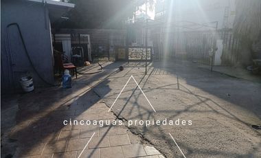 Casa con local comercial en Las Condes