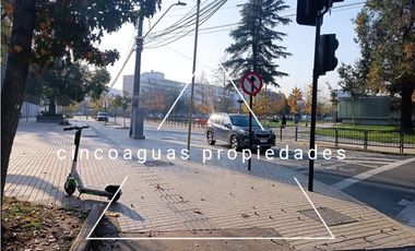 Casa con local comercial en Las Condes