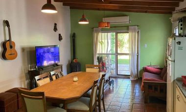 Casa en venta - 3 Dormitorios 1 Baño - Cocheras - 415Mts2 - Berazategui