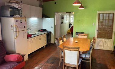 Casa en venta - 3 Dormitorios 1 Baño - Cocheras - 415Mts2 - Berazategui