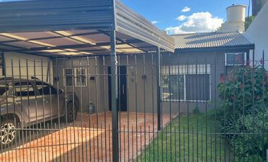 Casa en venta - 3 Dormitorios 1 Baño - Cocheras - 415Mts2 - Berazategui