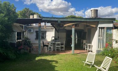Casa en venta - 3 Dormitorios 1 Baño - Cocheras - 415Mts2 - Berazategui