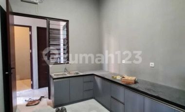 Dijual Rumah Baru Gress Minimalis Strategis Solo Baru Luas 167m2
