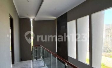 Dijual Rumah Baru Gress Minimalis Strategis Solo Baru Luas 167m2