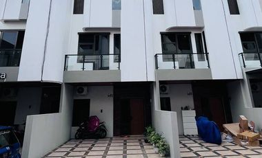 Rumah 3 Lantai SHM Akses Lega Strategis Lokasi Premium Tengah Jakarta