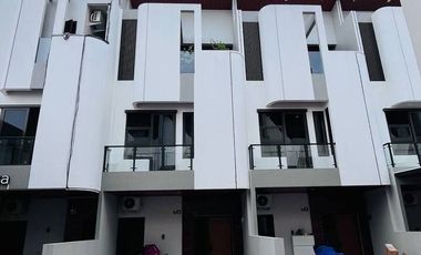 Rumah 3 Lantai SHM Akses Lega Strategis Lokasi Premium Tengah Jakarta