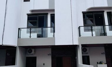 Rumah 3 Lantai SHM Akses Lega Strategis Lokasi Premium Tengah Jakarta