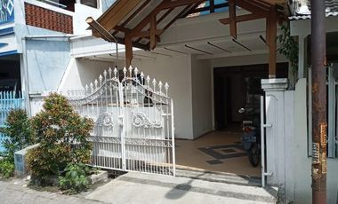 Rumah disewakan di Sukolilo, Surabaya