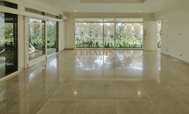 DISEWAKAN RUMAH DI KAWASAN KEMANG