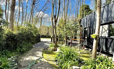 Dos casas en el bosque de Mar de Cobo