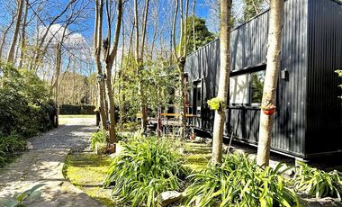 Dos casas en el bosque de Mar de Cobo