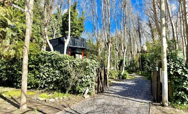 Dos casas en el bosque de Mar de Cobo
