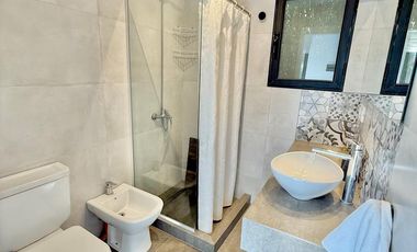 Dos casas en el bosque de Mar de Cobo