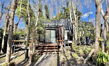 Dos casas en el bosque de Mar de Cobo